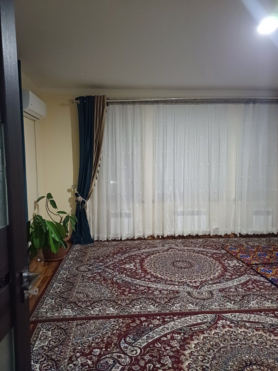 Zomin tumanida kvartira sotiladi