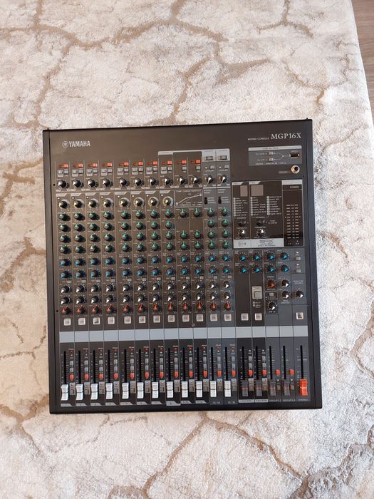 Vând mixer Yamaha MGP 16X în stare foarte bună