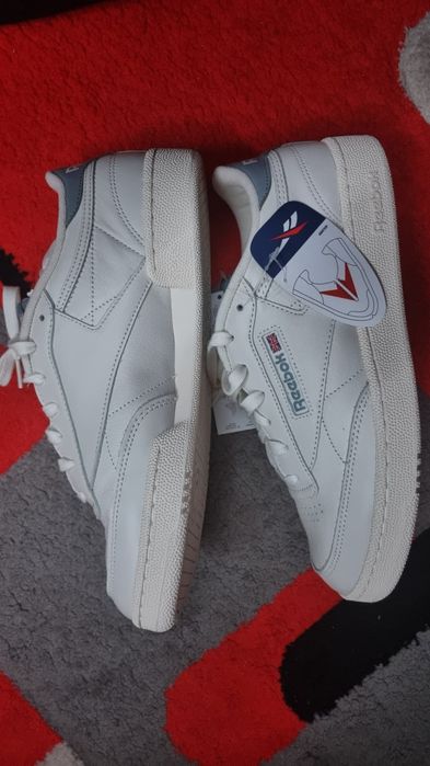 Vând papuci Rebook Club C 85, model clasic