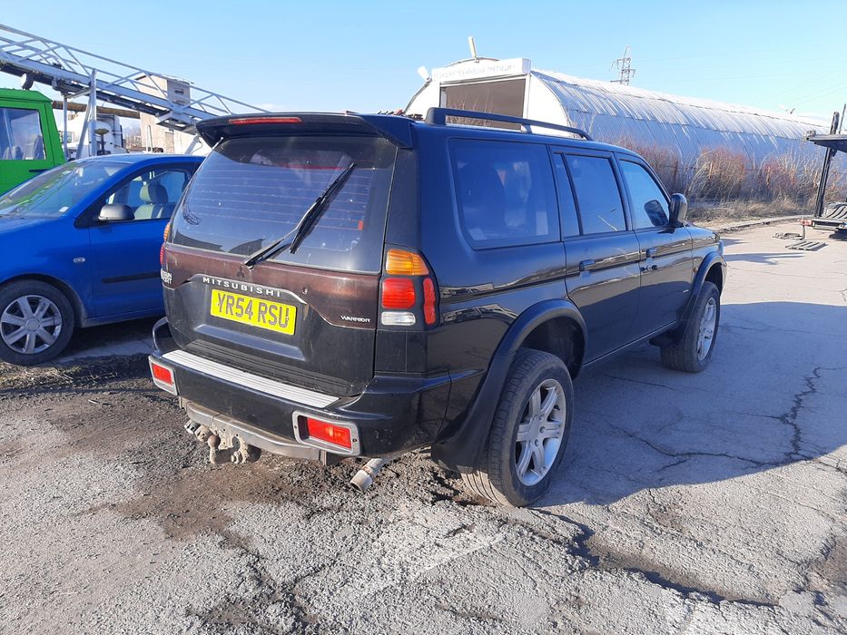 За части Mitsubishi Pajero sport 2500 кубика дизел ръчни скорости 2005