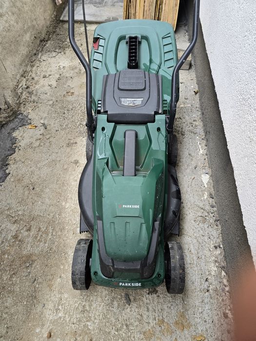 Masina de tuns iarba Parkside