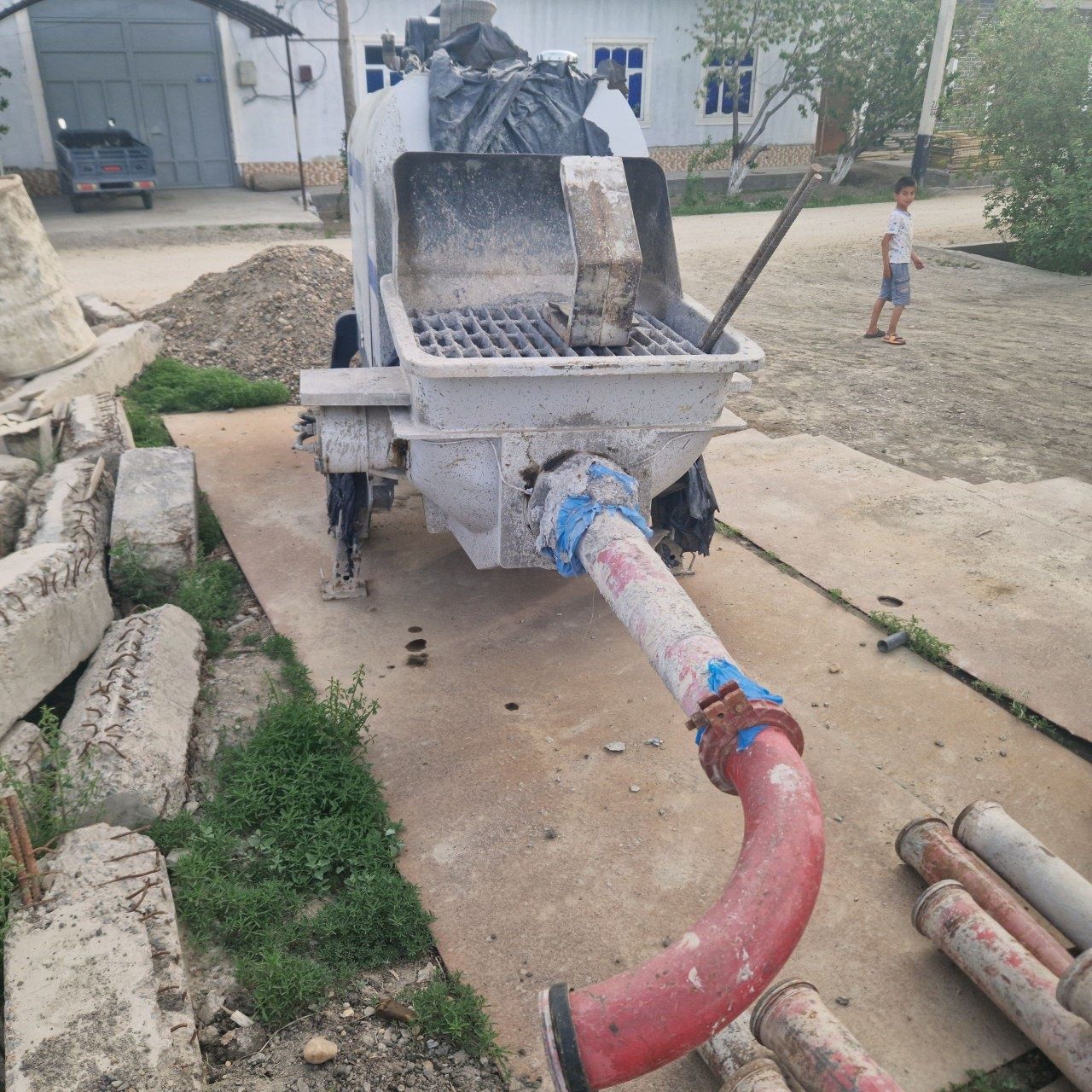 Beton nasos turbasi 100 metr soatiga 60m3 betonni chiqaradi