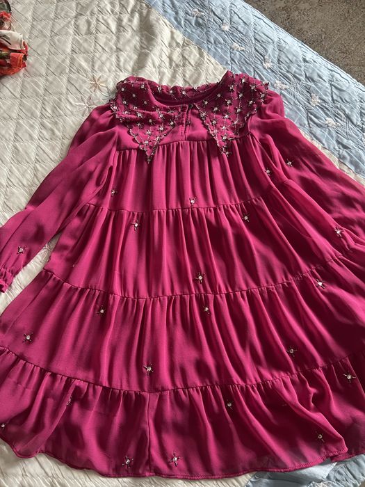 Продаю платья красивые