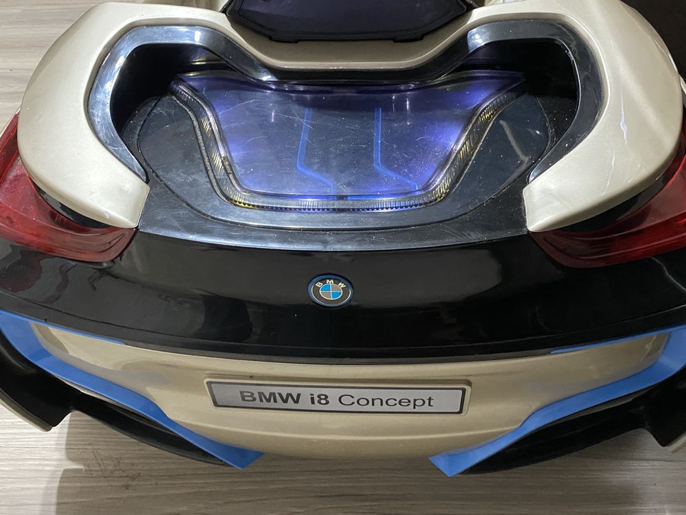 Masinuta pentru copii Bmw i8