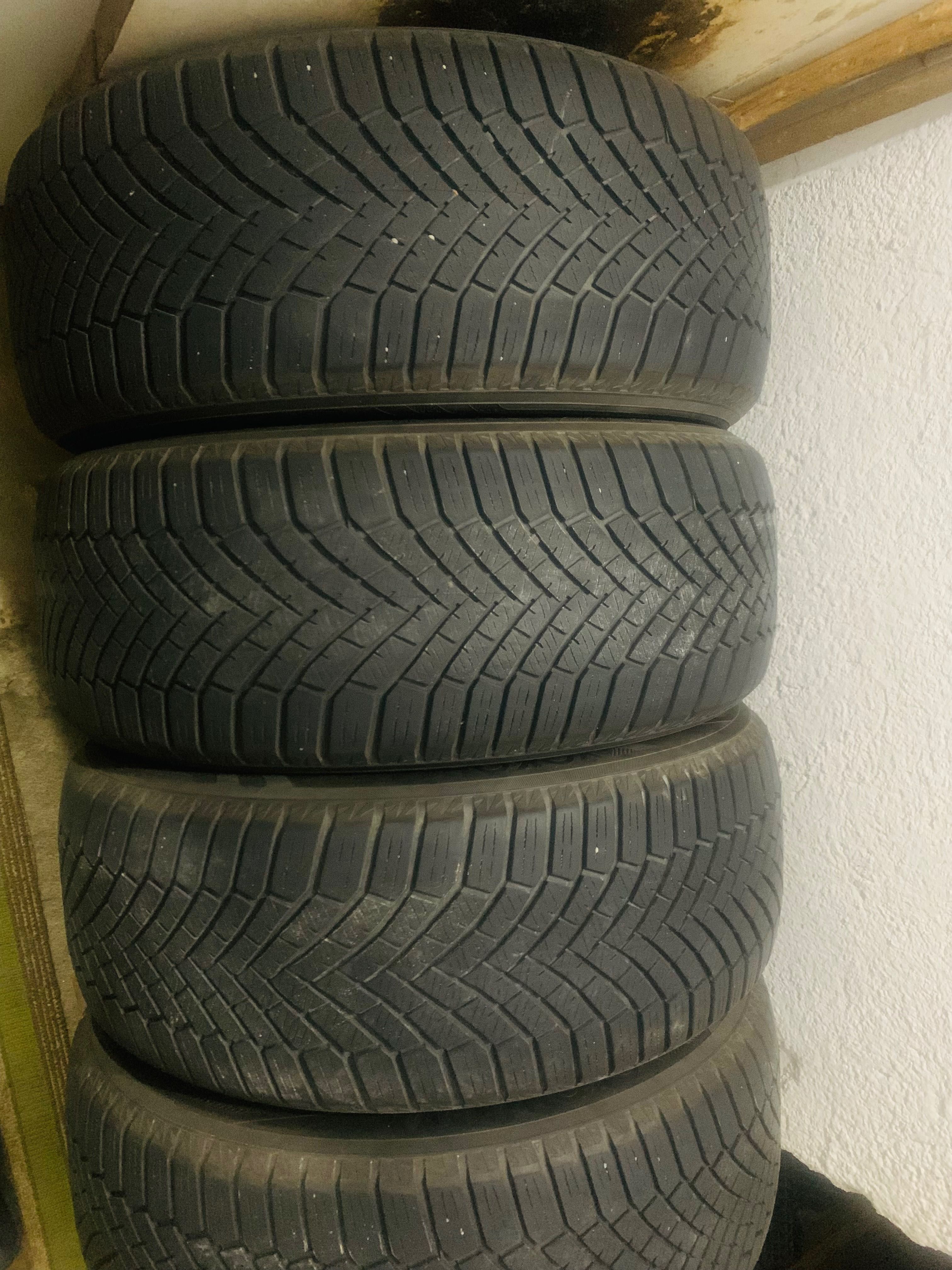 Зимни гуми 235/55/R17 103 Yokohama BluEarth  -комплект 4 бр