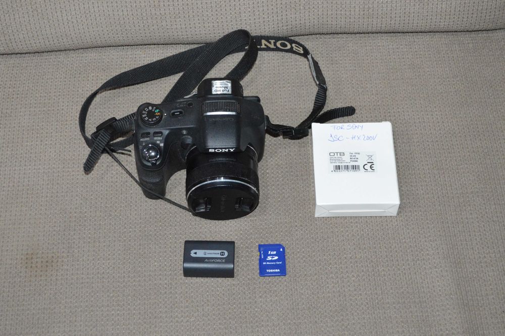 Sony Cyber-shot DSC-HX200V 18.2mp 30x optical zoom