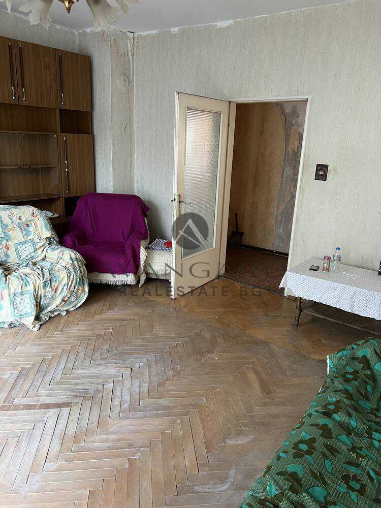 оф.23579 ИЗГОДНО! Двустаен три отделни стаи/ Кършияка