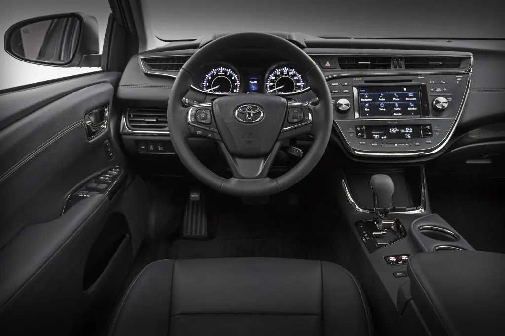 Toyota Avalon Limited 2015 sotiladi