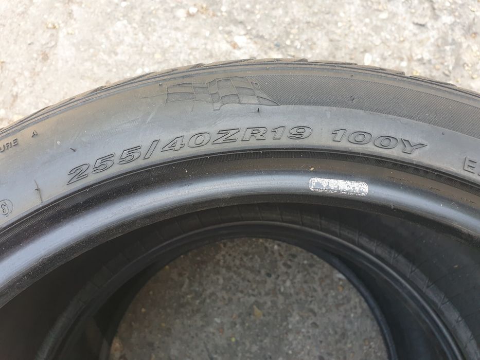 Продавам две гуми NEXEN 255/40/19