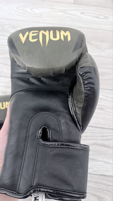 Manusi Box Venom 14Oz