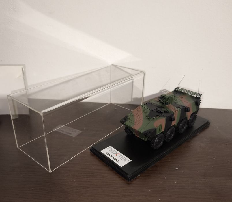 Макет на бронирана военна машина