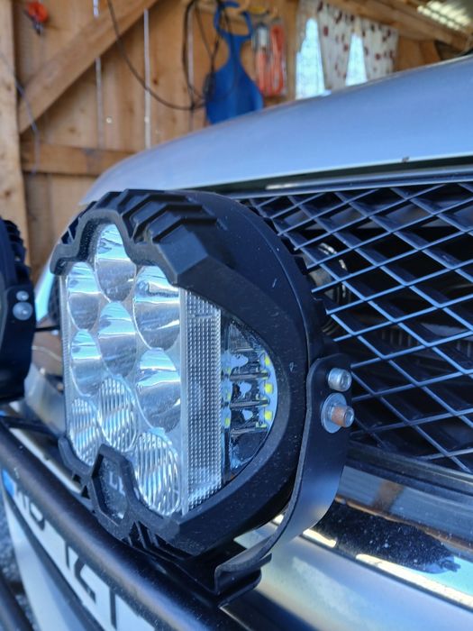 Vând proiectoare offroad.