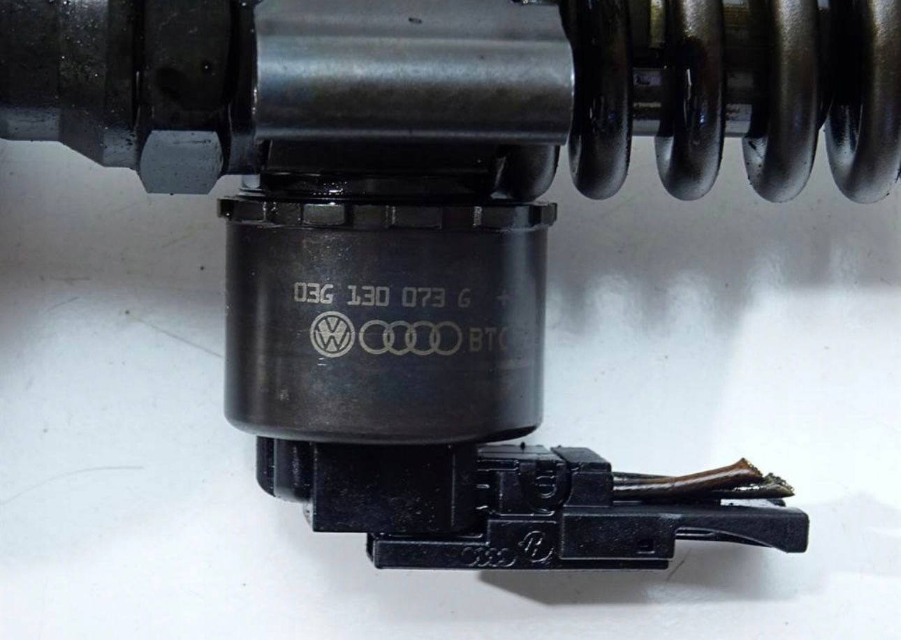 Injector VW Golf 5 2.0 TDI 03G130073G