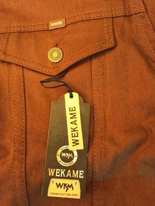 Продавам 2 нови зимни дънкови якета.