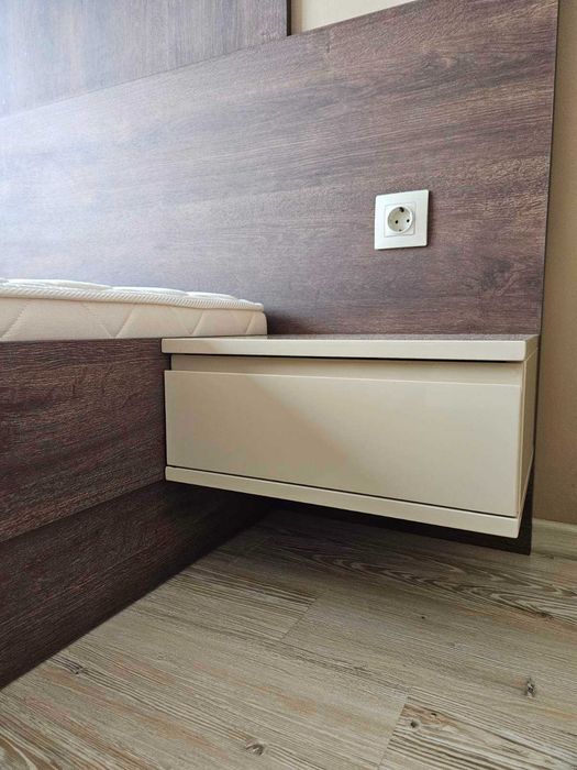 Спалня 180/200, нощни шкафчета, матрак