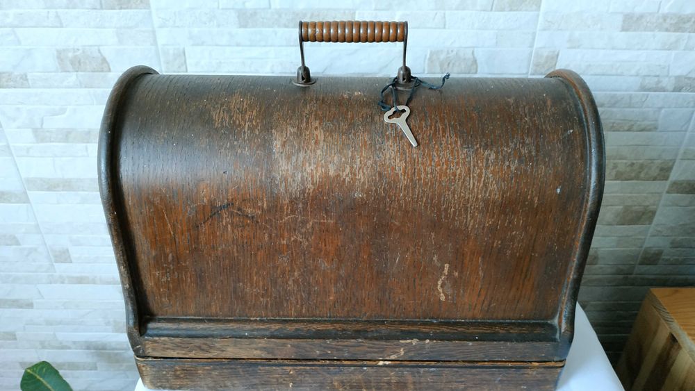 Стара ръчна шевна машина - Singer - 1912 година