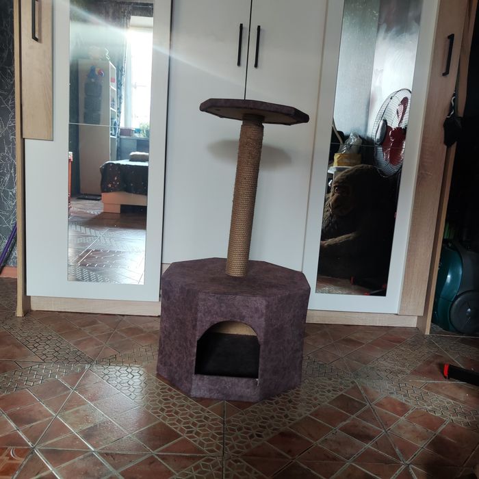 Продам когтеточку(домик)