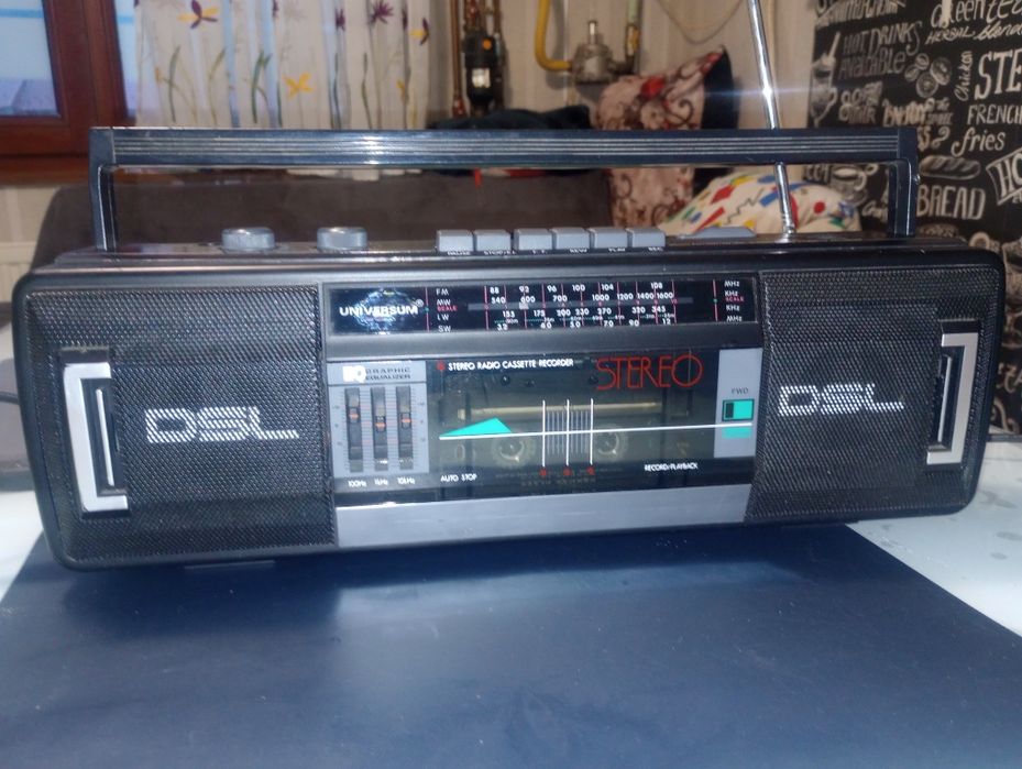 Radiocasetofon Universum, funcțional,radio 4 benzi,egalizator, baterii