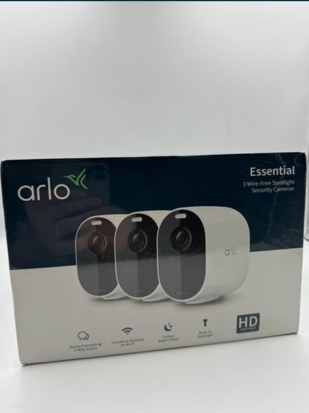 Arlo Essential Spotlight Camera - 3 Pack SIGILAT