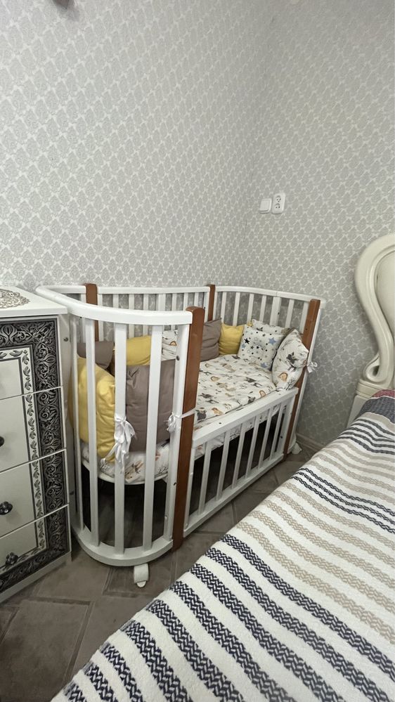 Продам манеж новый+подарок матрас и подушки