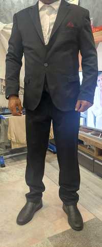Костюм съдържащ панталон риза елек сако и обувки