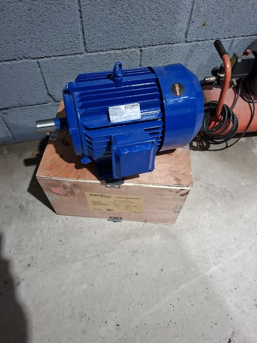 Motor trifazic 5.5 kv