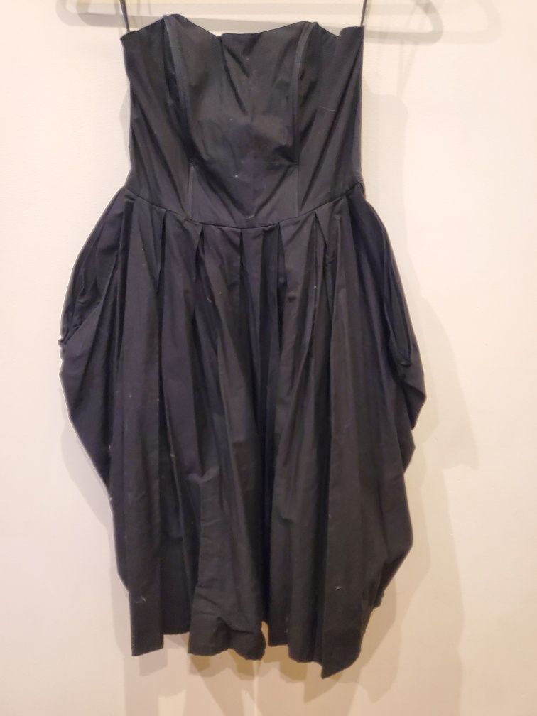 Черна рокля, рокля Guess, Ivy boutique  Moschino, Balenciaga