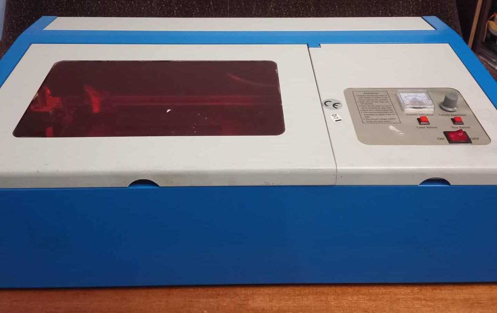 Лазерен гравир Лазер за гравиране Машина за гравиране