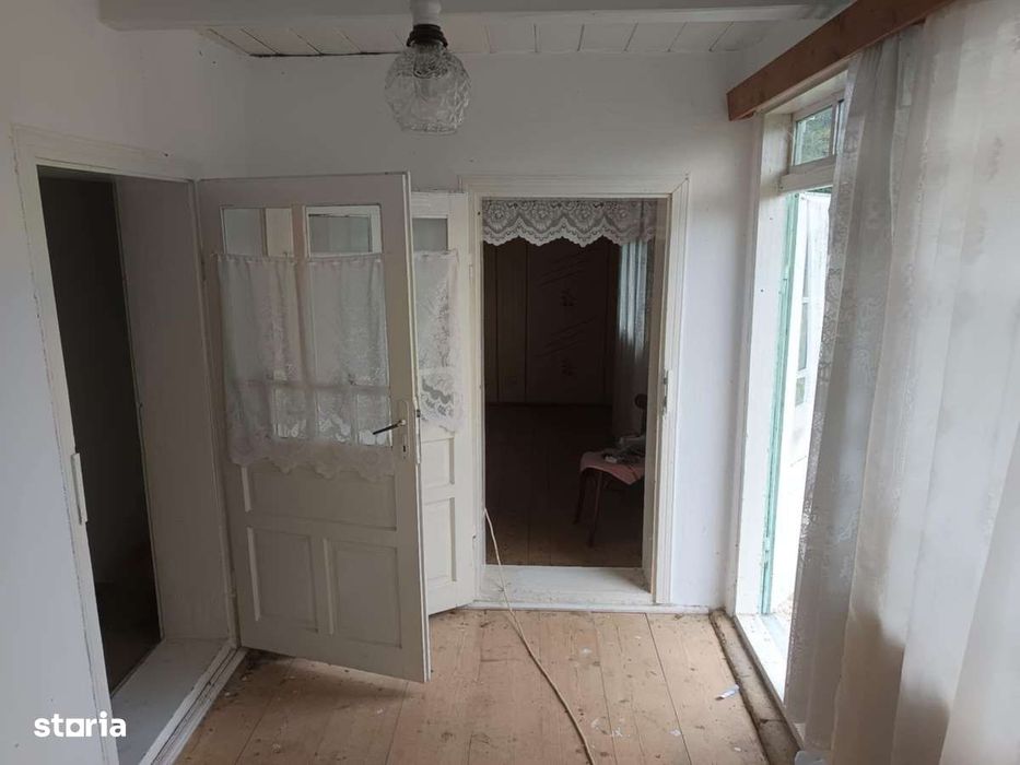 Casă locuibilă + 2707 mp, situată in Leorda, la strada