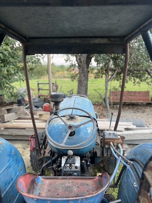 Vând tractor, Ford 400!