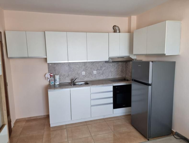 Дава се под наем Двустаен апартамент в Варна, Цветен квартал - 70 кв.м за 550 € - Снимка #1