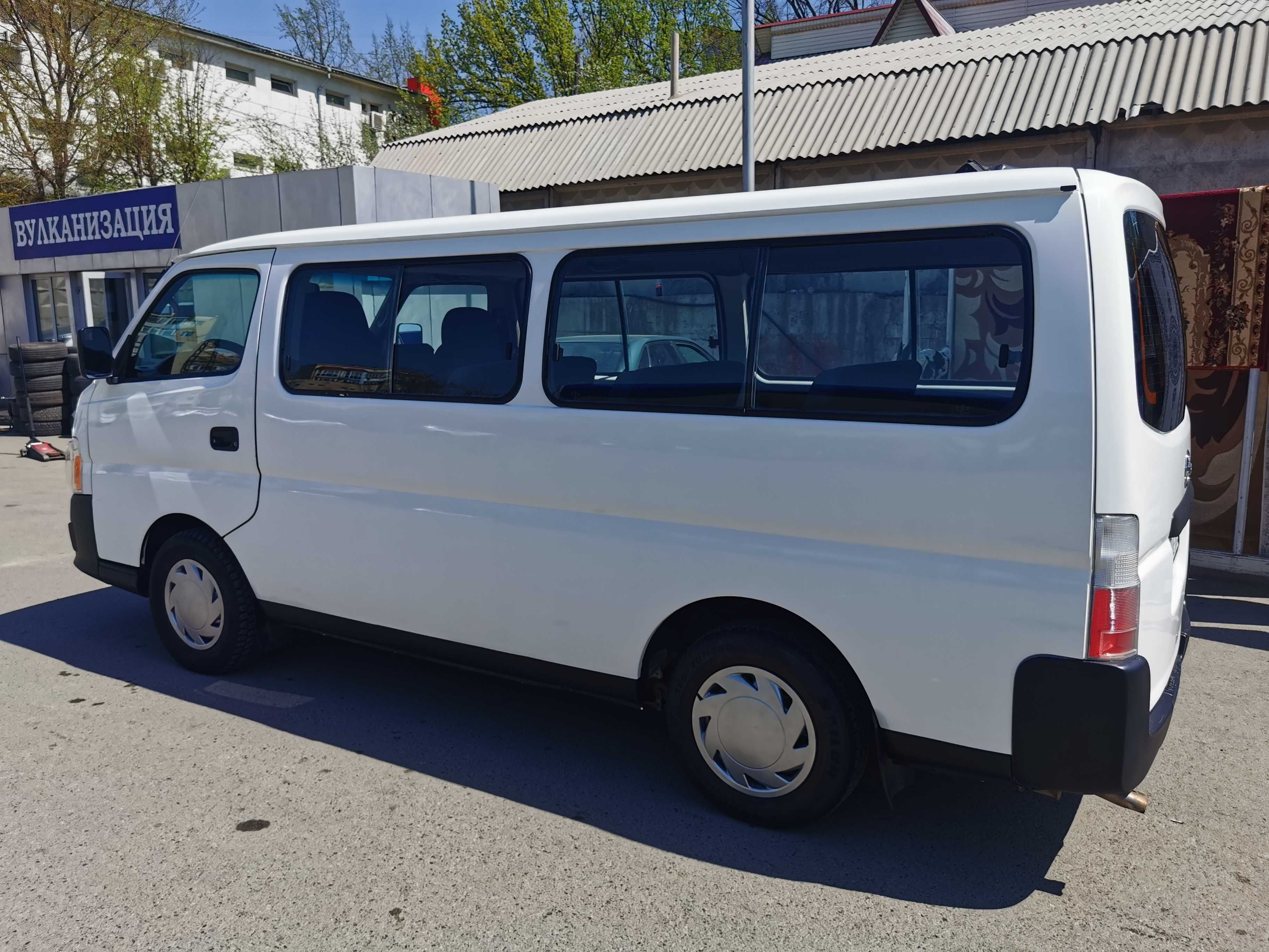 Nissan Urvan 2007 минивэн, микроавтобус 15 мест