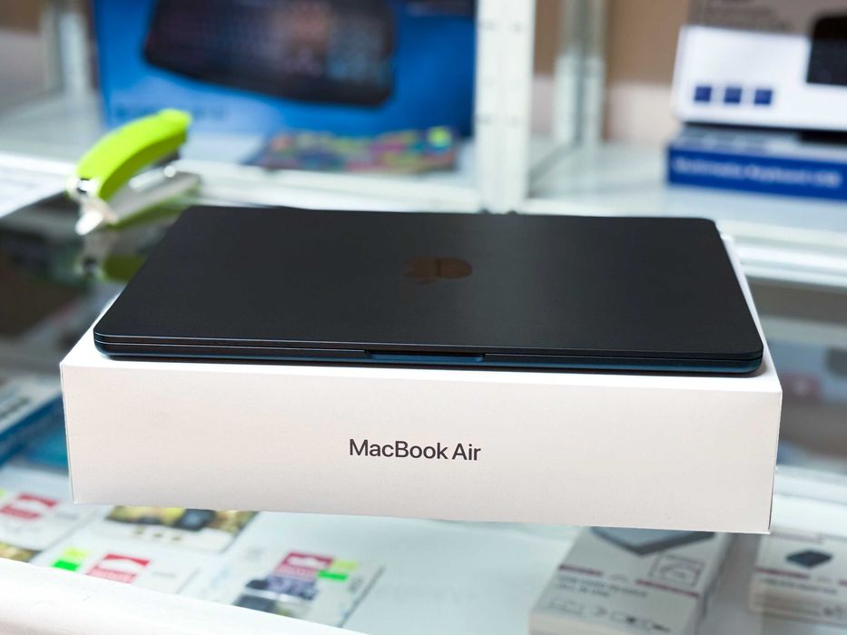 MacBook Air M3, 13”, 8GB RAM, 512GB SSD + подарък: Apple Magic Mouse