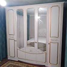 Mebel yechib yigʻish.