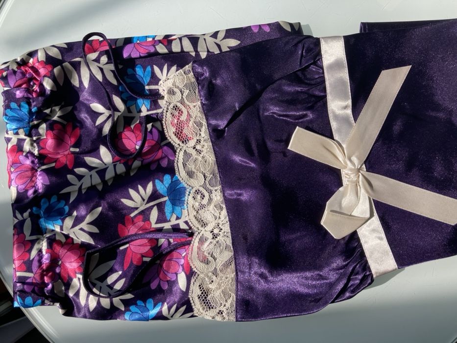 Pijama eleganta din satin cu model floral exotic Avon marimile S