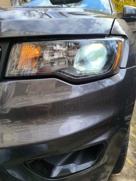 Продавам фарове за Jeep Grand Cherokee WK2