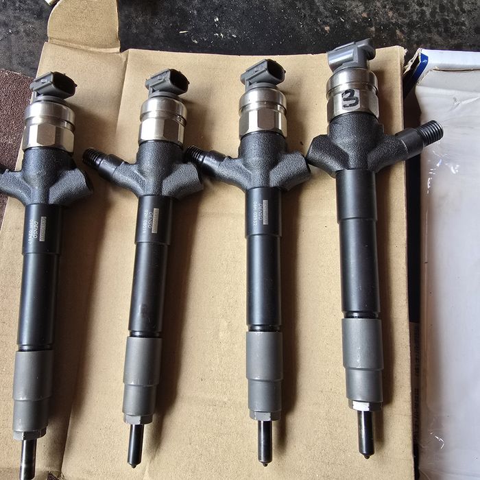 Vând injectoare mitsubishi l200 2007 motor 2.5 136hp