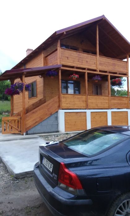 Case pe structura din lemn, căsuțe, cabane, terase pergole foișoare