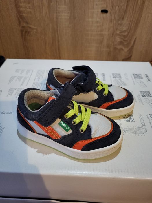 Adidas Kickers, cu piele intoarsa, stare foarte  buna, nr 21, 14 cm