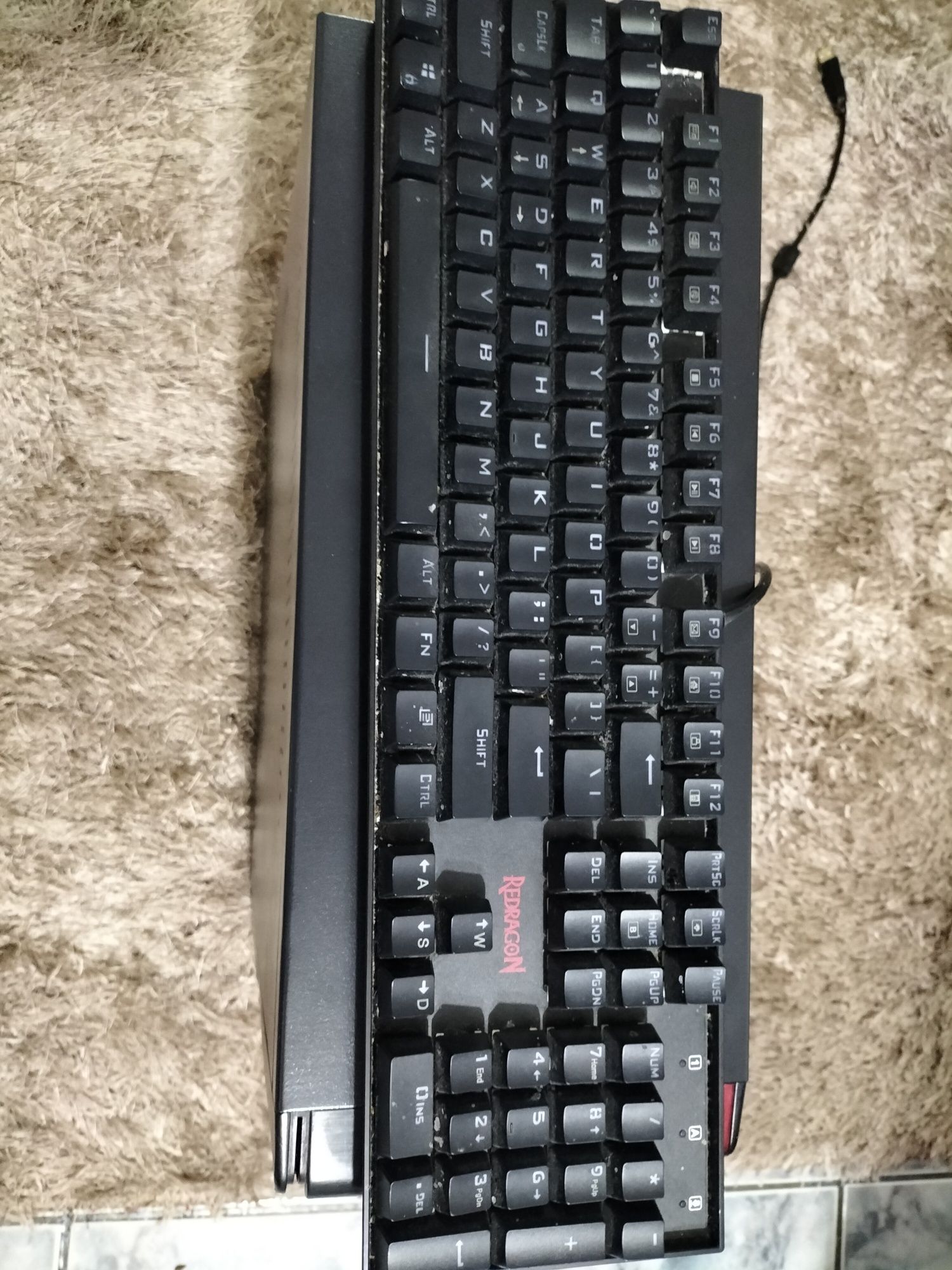 Calculator gaming cu monitor Acer și tastatură gaming Red dragon