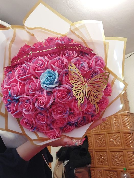 Vând buchete de trandafiri din săpaun