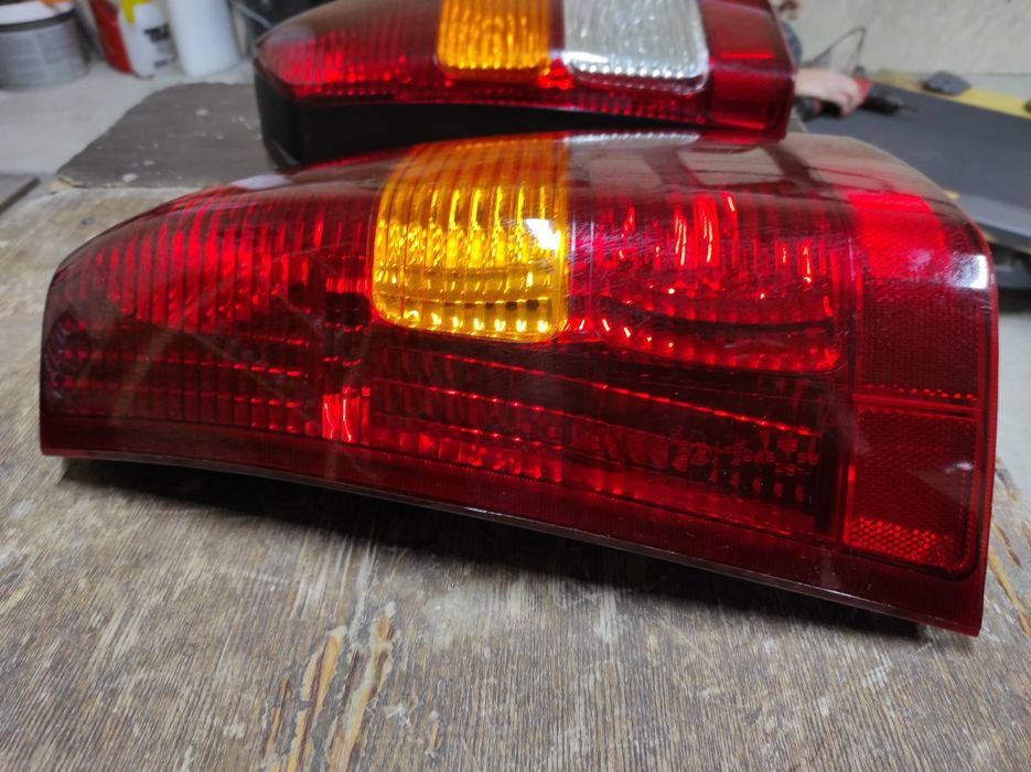 Фонарь задний правый левый Мазда Трибут