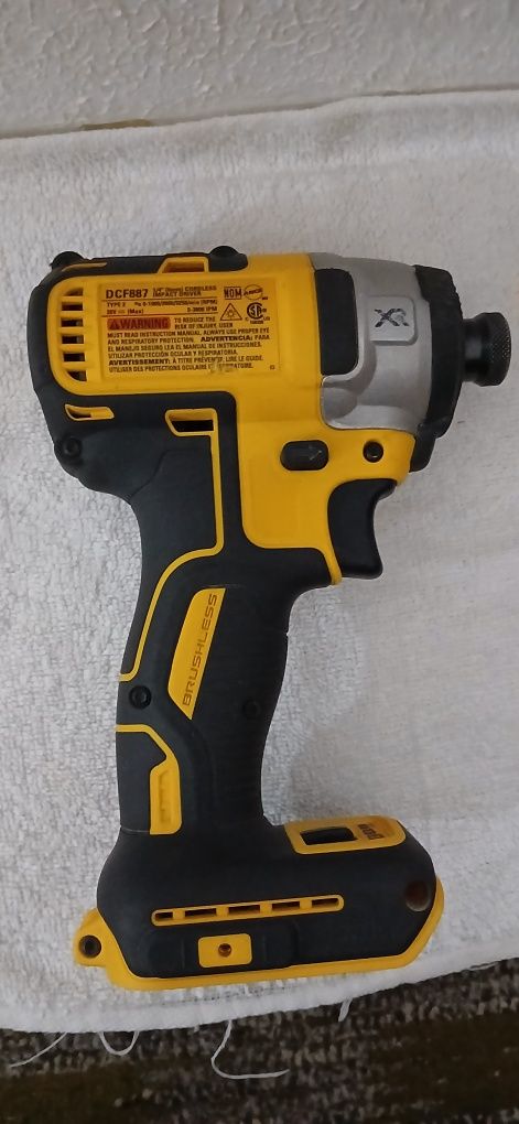 DeWalt dcf 887 impact şrupburagiç. Импульсный шруповёрт