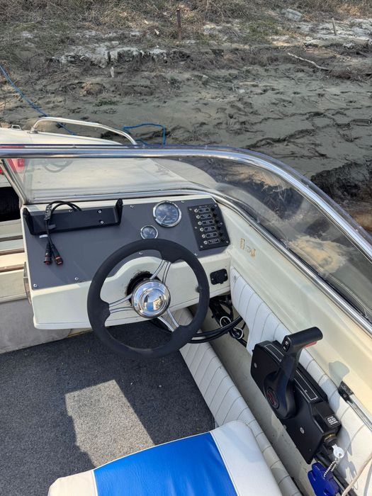 Vanda barca Glastron + motor Mercury 115 cai optimax