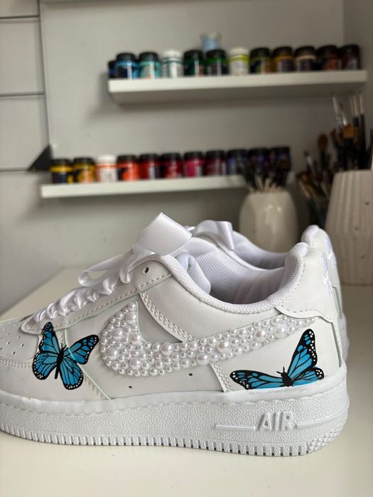 Ръчно нарисувани обувки