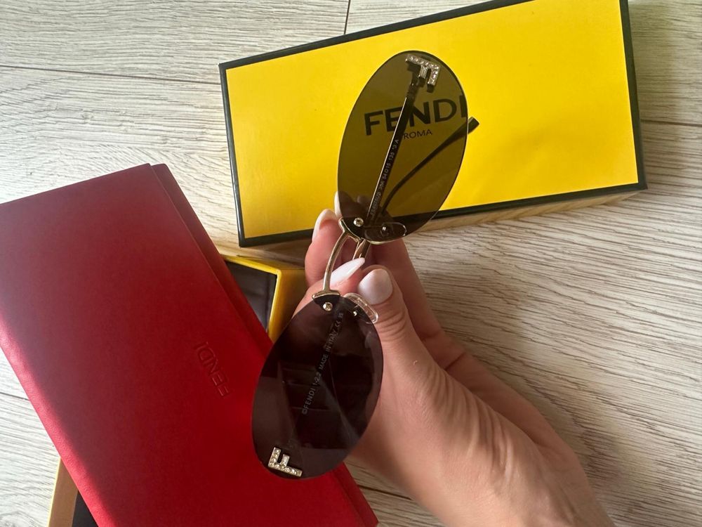 НАЛИЧНИ Очила Fendi