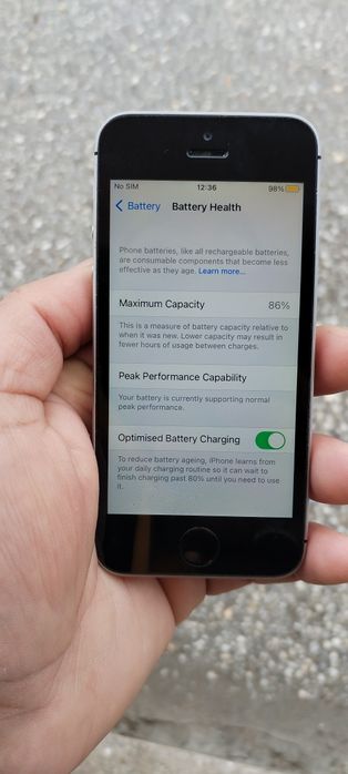 iPhone SE (2017) 32GB Silver сребрист цвят 86% батерия отключен