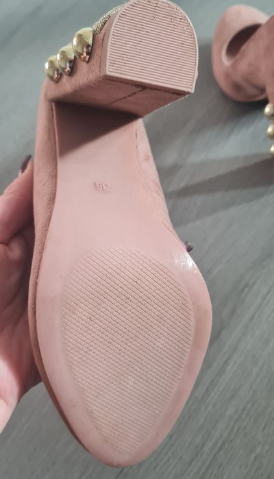 Pantofi toc gros nude 36