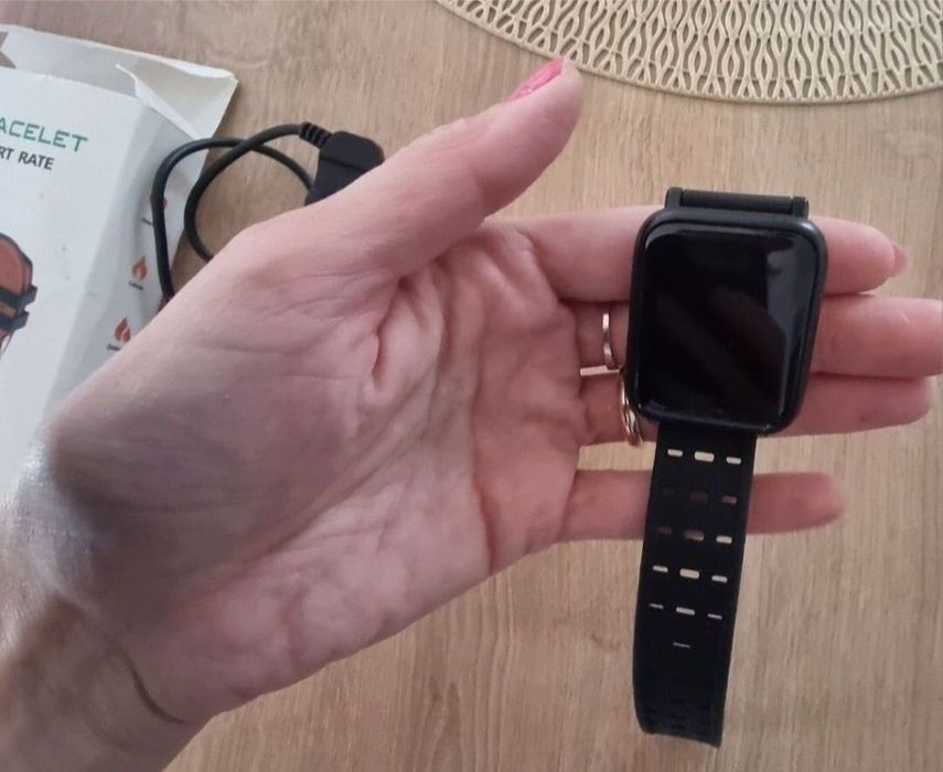 Smartwatch nou la cutie