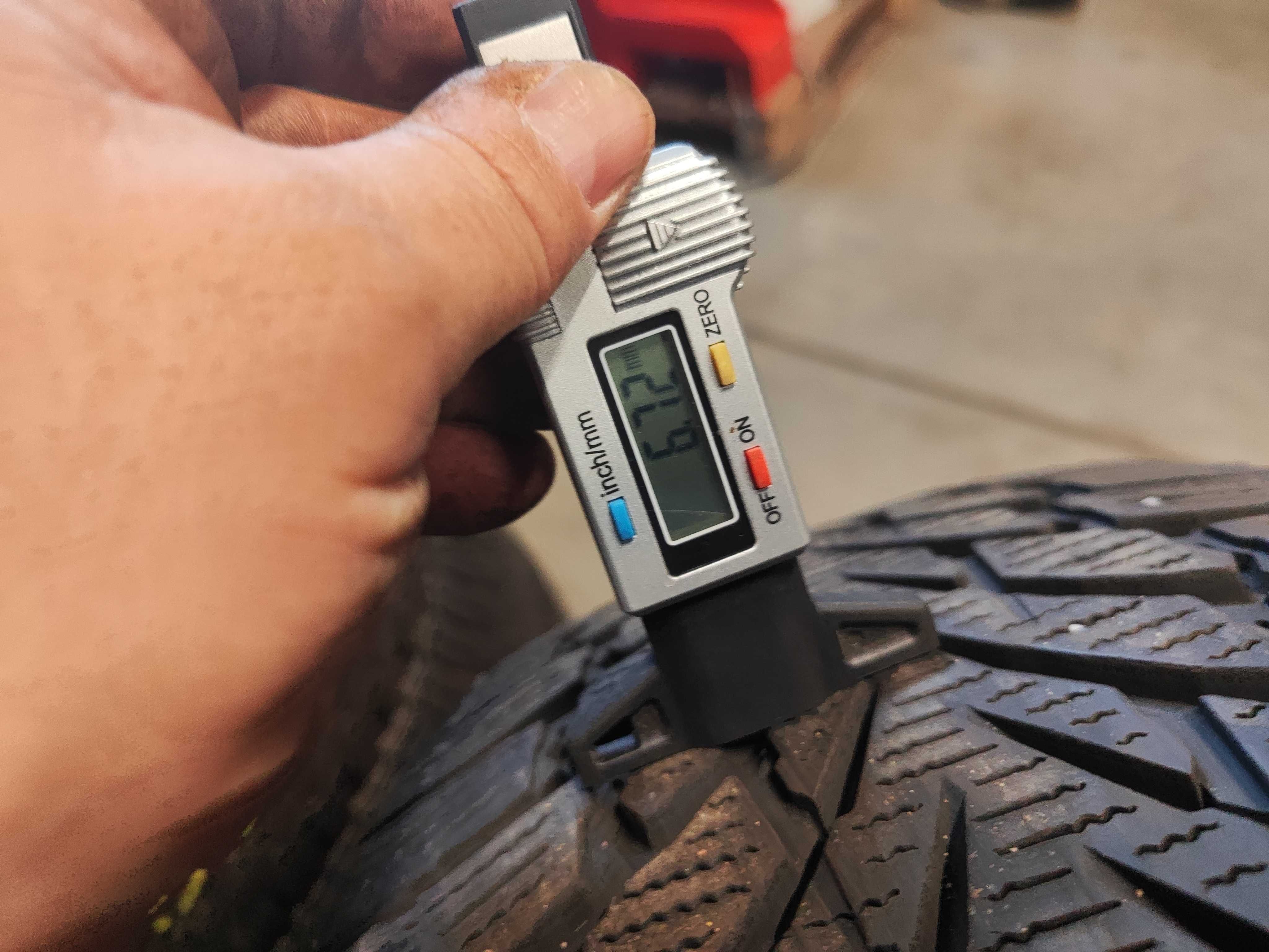 2бр.зимни гуми 235/50/19 Nokian